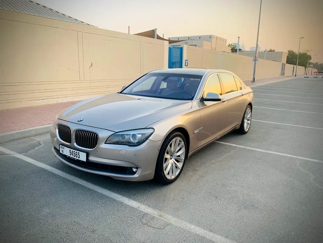 BMW 7-Series 2012 — photo 1 of 9