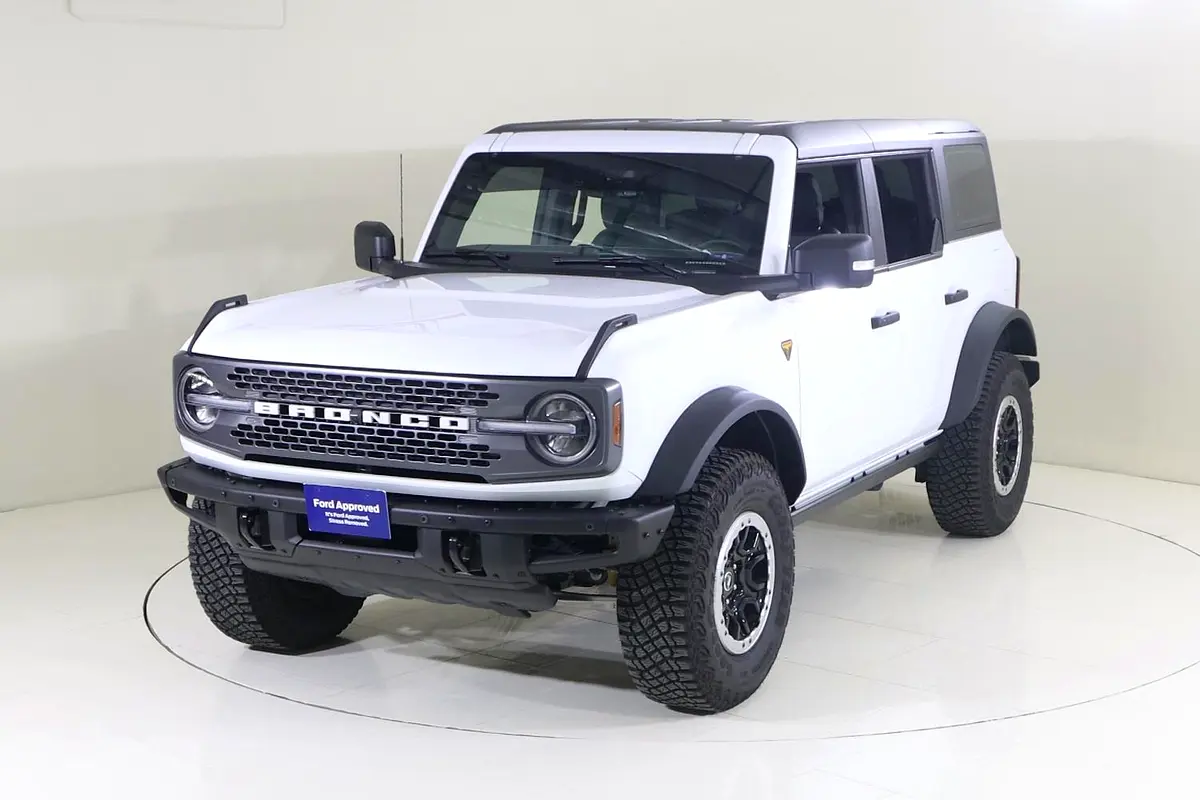 Ford Bronco 2022 — photo 1 of 8