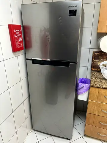 Samsung Top Freezer Refrigerator - 2-Door Stainless Steel, Good Condition - RT42K5030S8