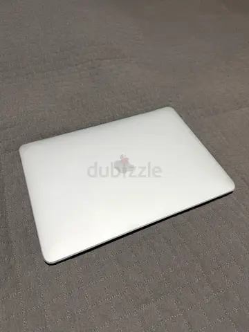 MacBook Pro 13inch with touchbar (M1, 16gb ram, 512ssd)