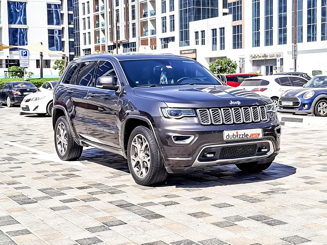 Jeep Grand Cherokee 2018 — photo 1 of 17
