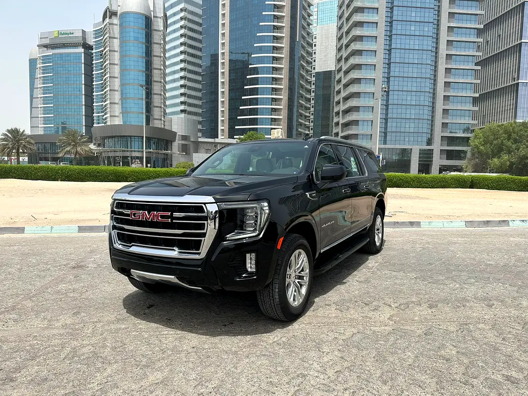 GMC Yukon 2024 — photo 1 of 9