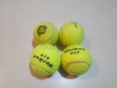 Set of 4 used tennis balls