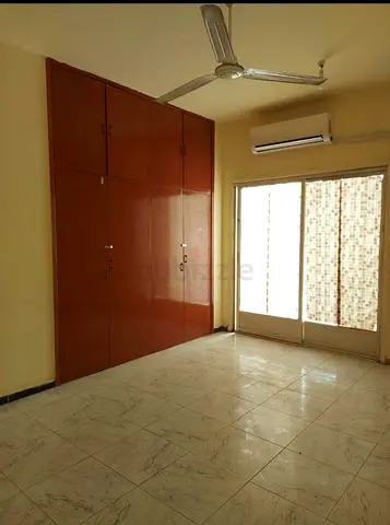 Very big Bachelor room in Burdubai