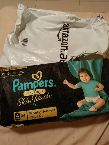 Pampers Luxurious Skin Touch Size 4 - Pack of 44 (Sealed)