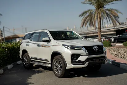 Toyota Fortuner SR5 VXR 2025 GCC Specs 4.0 PETROL