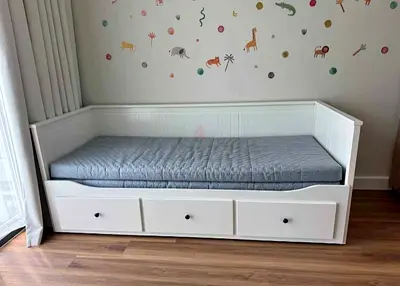 IKEA HEMNES Daybed in excellent condition. It comes with 2 original IKEA mattresses