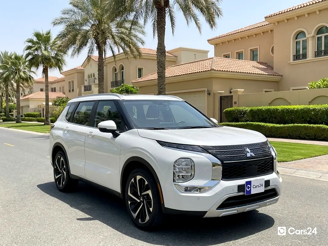 Mitsubishi Outlander 2024 — photo 1 of 13