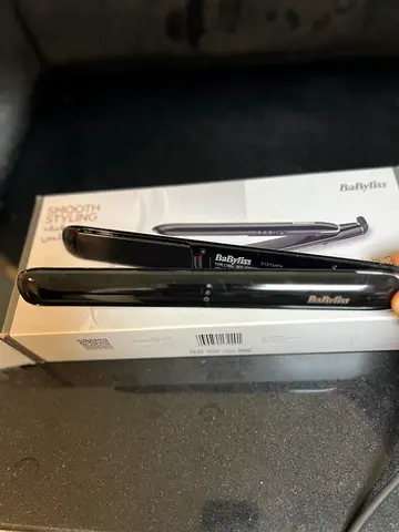 BaByliss Hair Straightener / Flat Iron - Good Working Condition