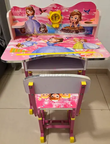 Kids study table and chair