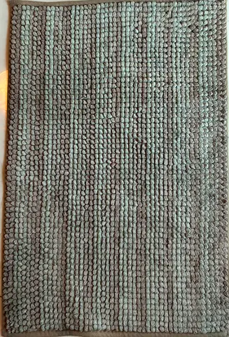 Grey textured chenille bath mat / small rug - good condition