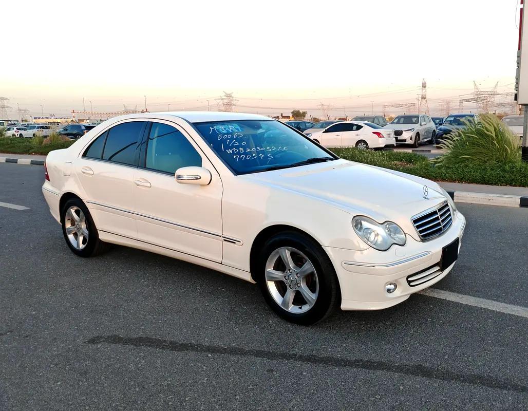 Mercedes-Benz C-Class 2006 — photo 1 of 14