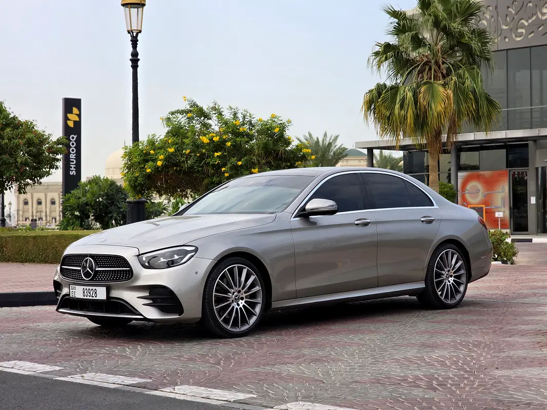Mercedes-Benz E-Class 2022 — photo 1 of 20