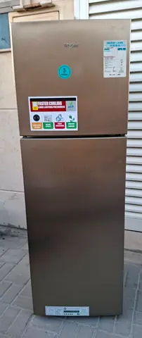 hello everyone 👋 this WHIRLPOOL refrigerator, perfect working condition,  is a good for family