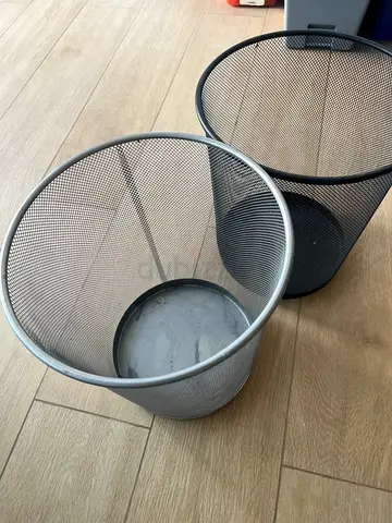 Set of 2 Modern Metal Mesh Waste Baskets (Black  Silver)
