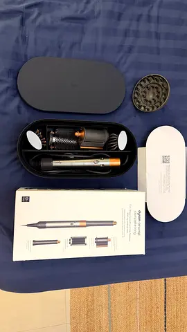 Like new. full complete. Dyson Airwrap Complete set (good condition) with case and box