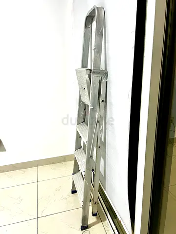 Aluminium 4-step Folding Ladder - Good Condition