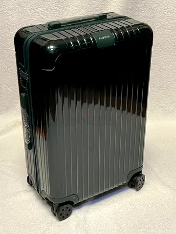 RIMOWA essential check in M gloss green
