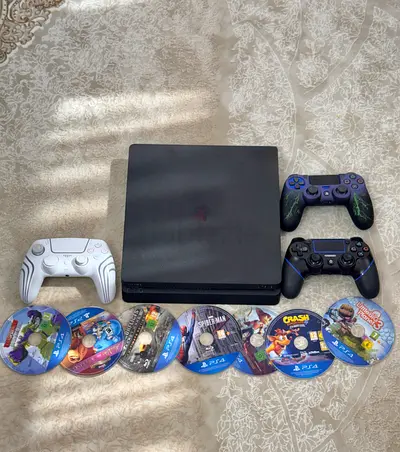 للبيع: باقة بلايستيشن 4 سليم متكاملة 🎮✨
 الجهاز: PS4 Slim شغال 100% وبحالة ممتازة داخلياً.