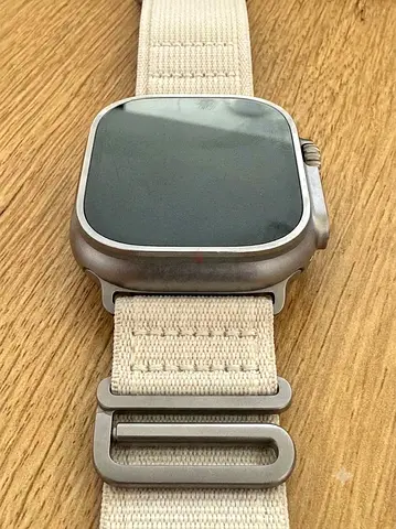 Apple Watch Ultra 2 (49mm Natural Titanium) - Starlight Alpine Loop