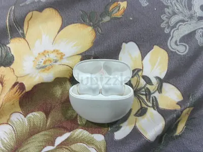 Oppo Enco Buds (white) with charging case - good working condition