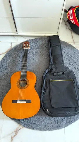 Classical Acoustic Guitar Yamaha C40
