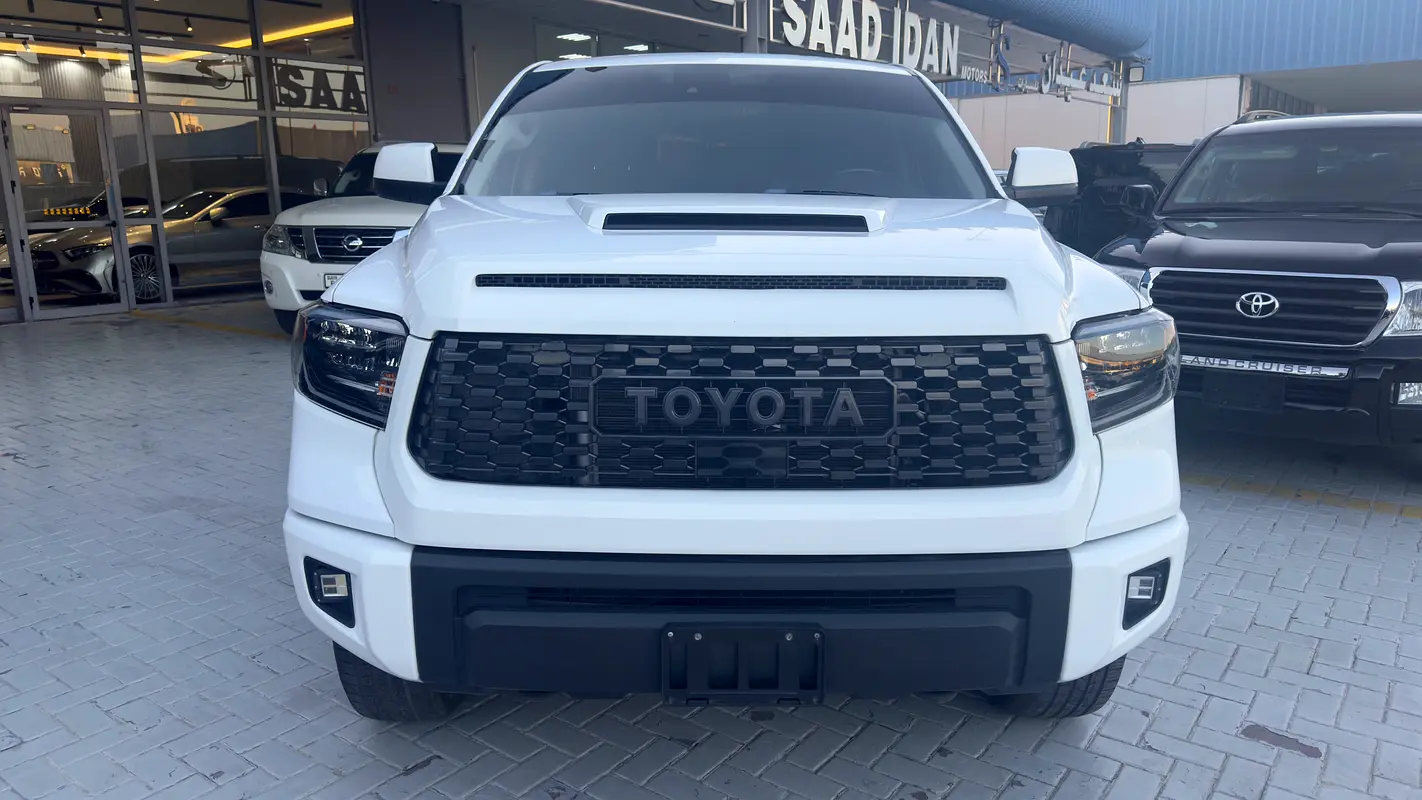 Toyota Tundra 2021 — photo 1 of 11