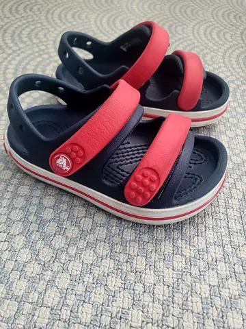 Toddler crocs sandals size C6