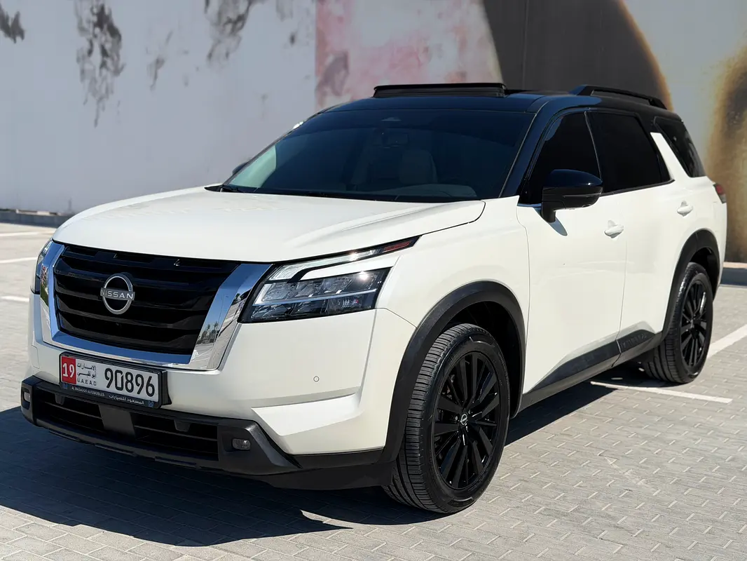 Nissan Pathfinder 2024 — photo 1 of 20