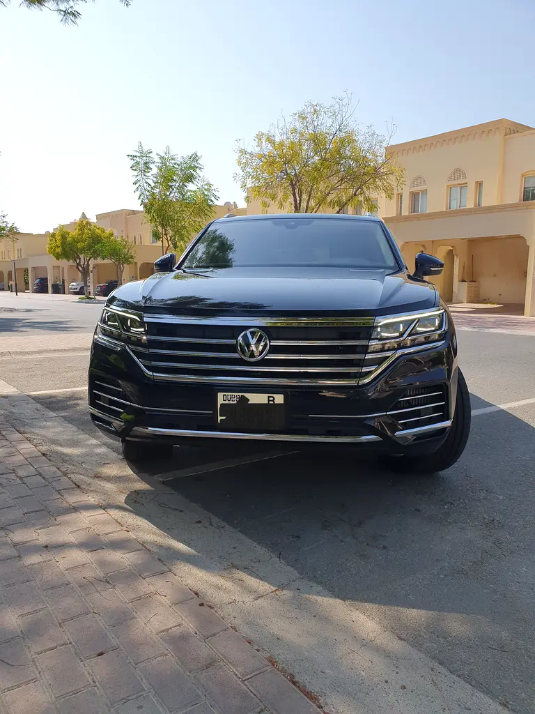 Volkswagen Touareg 2020 — photo 1 of 11