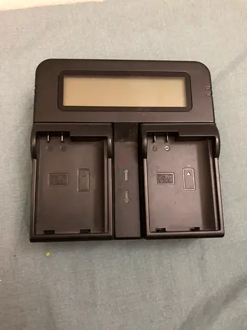 Dual battery charger for Nikon EN EL15