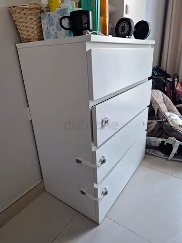 White 4-Drawer Chest / Dresser - Good Condition