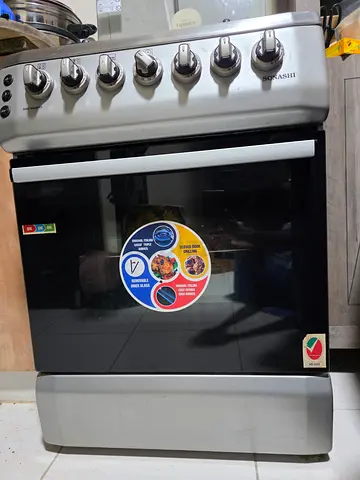Used freestanding gas cooker with oven - good working condition