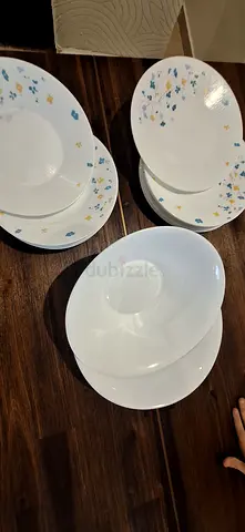 Set of 18 Porcelain Dinner Plates and 2 Serving Bowls - Floral Pattern