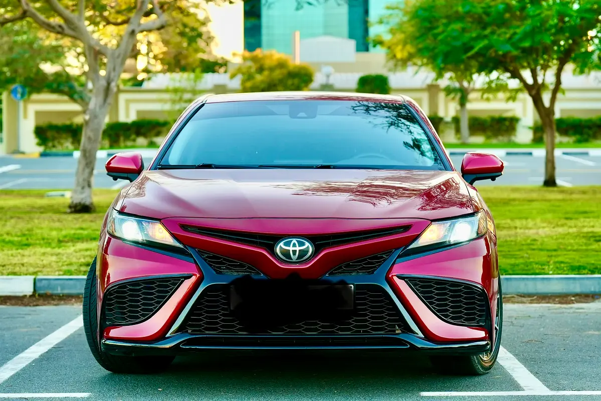 Toyota Camry 2021 — photo 1 of 7