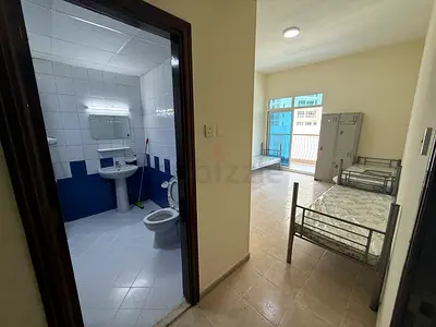 Girls Bed Space Near Metro
