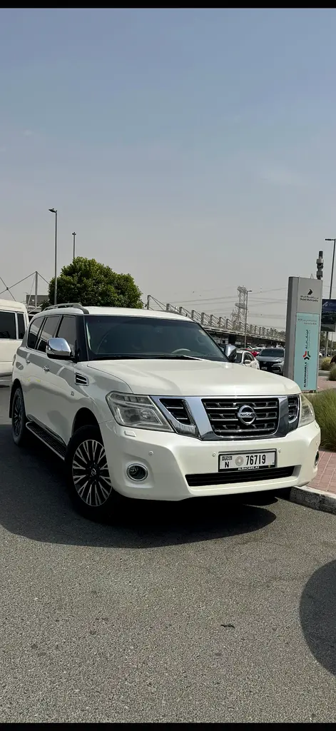 Nissan Patrol 2016 — photo 1 of 1