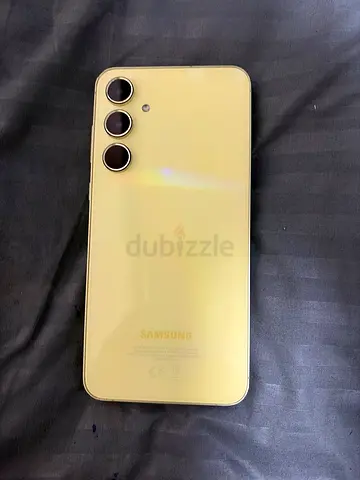 Samsung smartphone with triple rear cameras - display not working