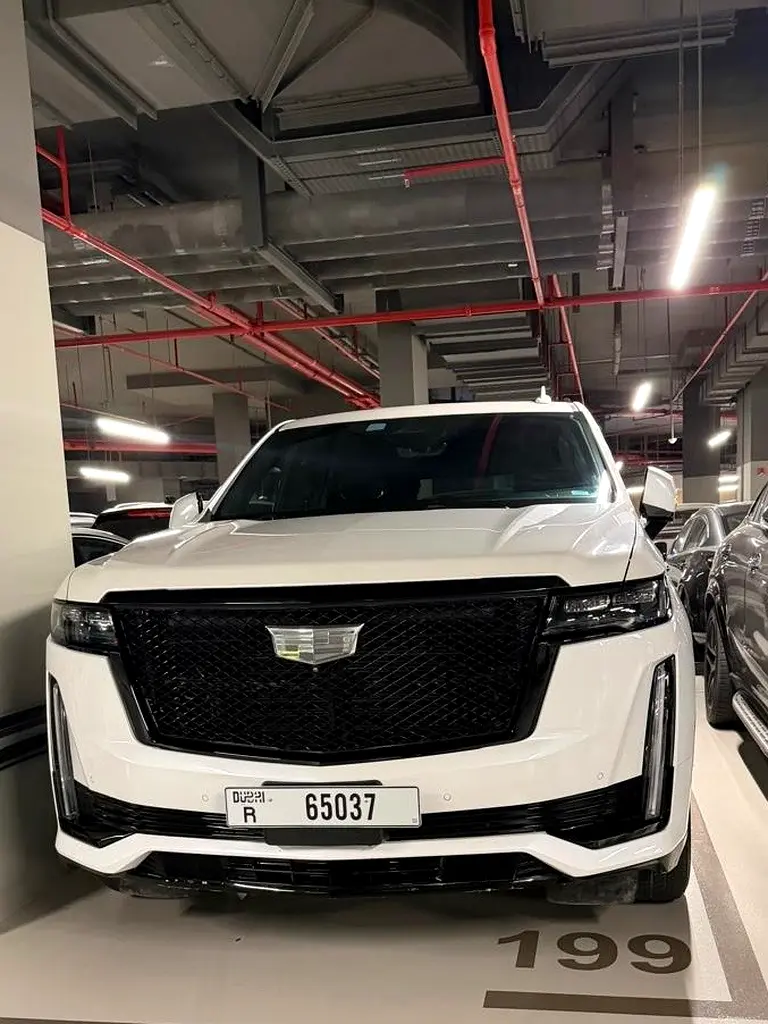 Cadillac Escalade 2024 — photo 1 of 9
