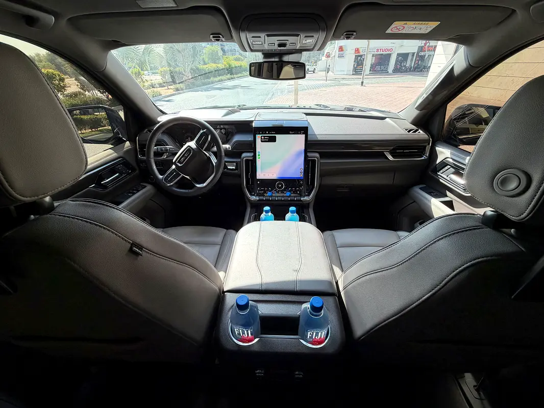GMC Yukon 2025 — photo 1 of 9