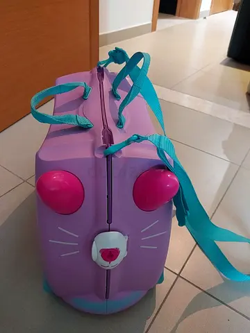 Kids suitcase