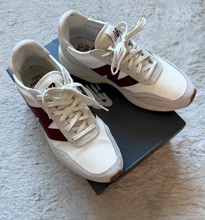 New Balance Sneakers (42.5)