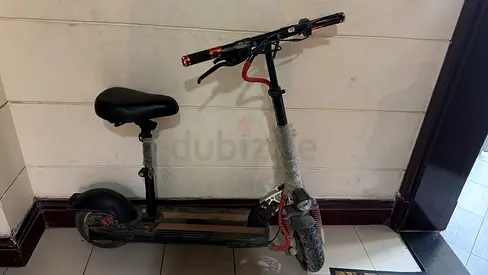 Foldable electric scooter with seat — used, working condition