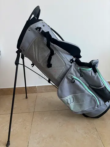 Lightweight Stand Golf Bag with Multiple Pockets - Great Condition