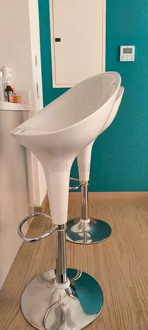 Set of 2 modern white adjustable bar stools with footrest