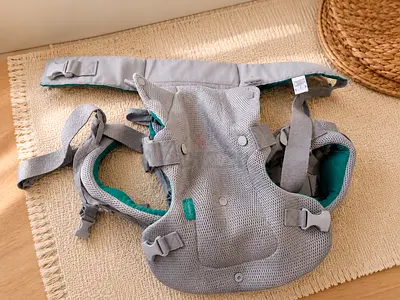 Infantino baby carrier like new
