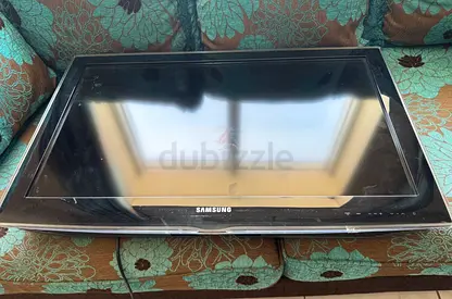 Samsung 32 LCD TV (Model LA32D451G3) - Excellent Condition