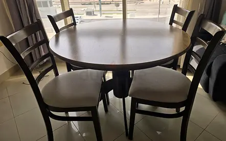 4 seater Dining table