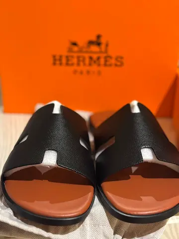 Hermes Hermes Oran Sandals - black (upper) / tan footbed