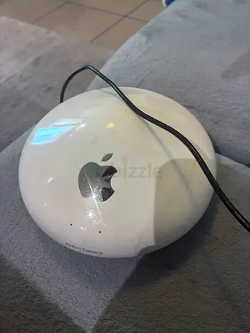 Apple AirPort Extreme (Generation 4) wireless router - used